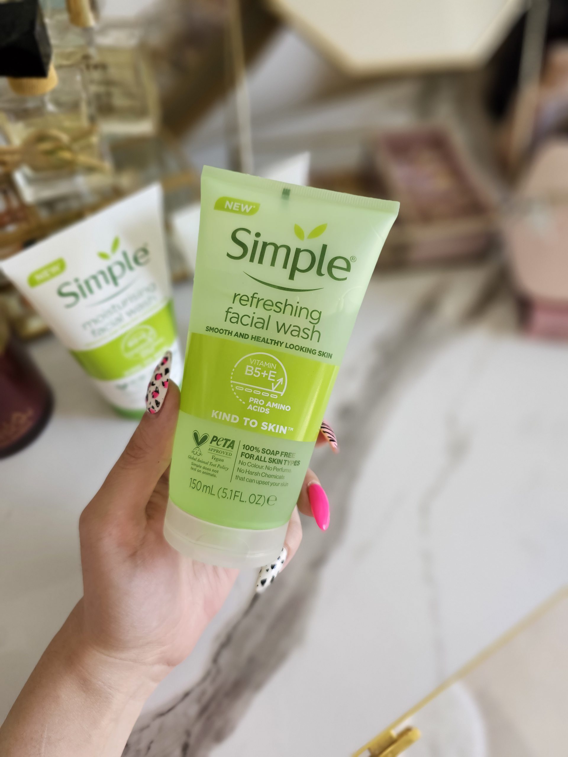 ژل شستشوی رفرشینگ سیمپل REFRESHING FACIAL WASH